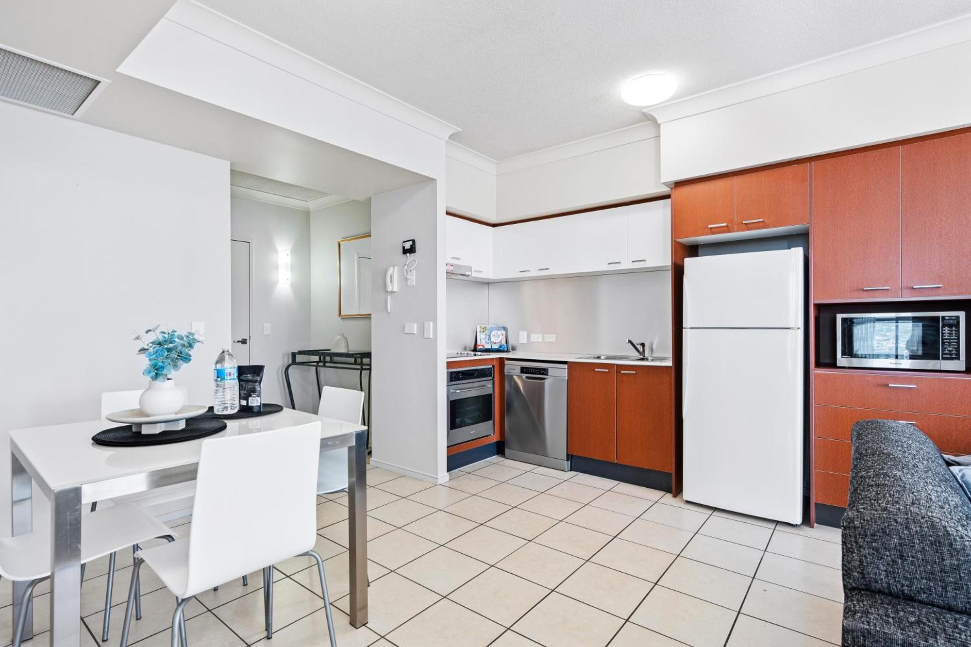 Chevron Renaissance - Self Contained & Privately Managed Apartments Gold Coast Exterior photo